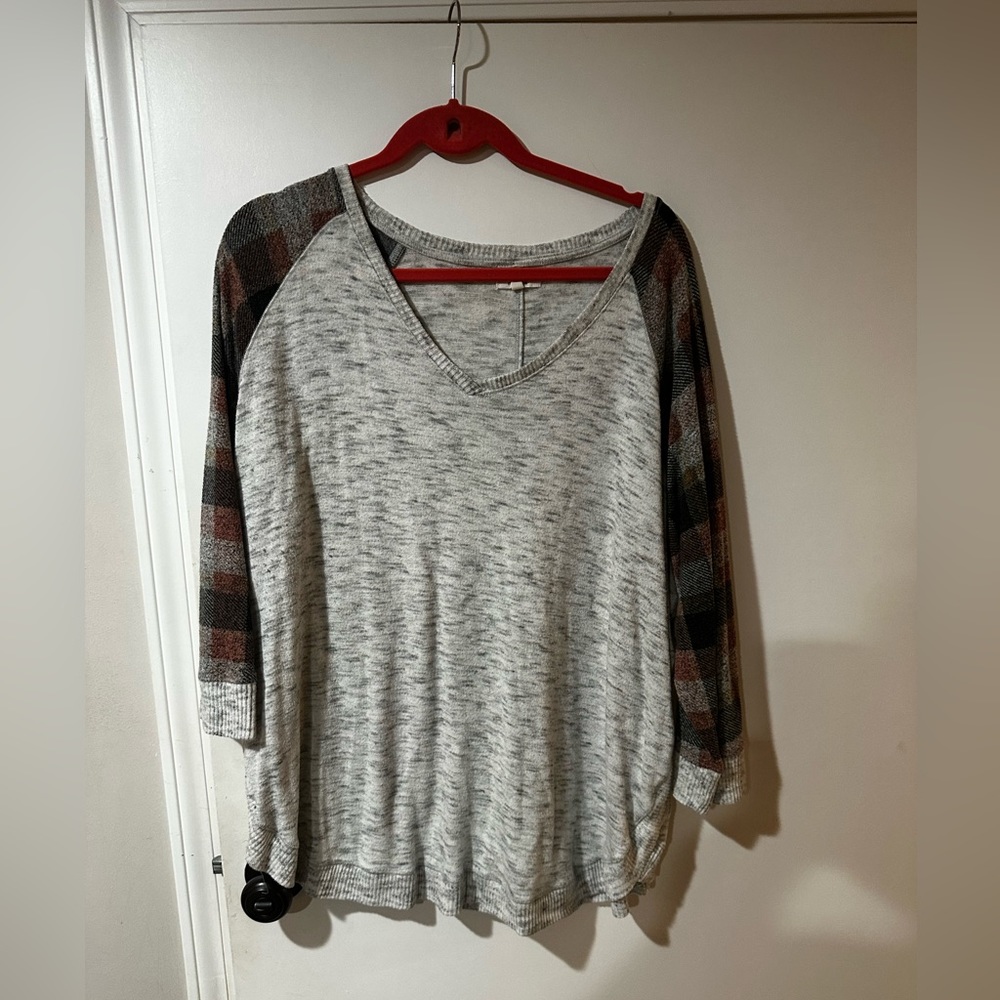 Super cute knit top from Maurices with plaid sleeves. Size 2 (18W)